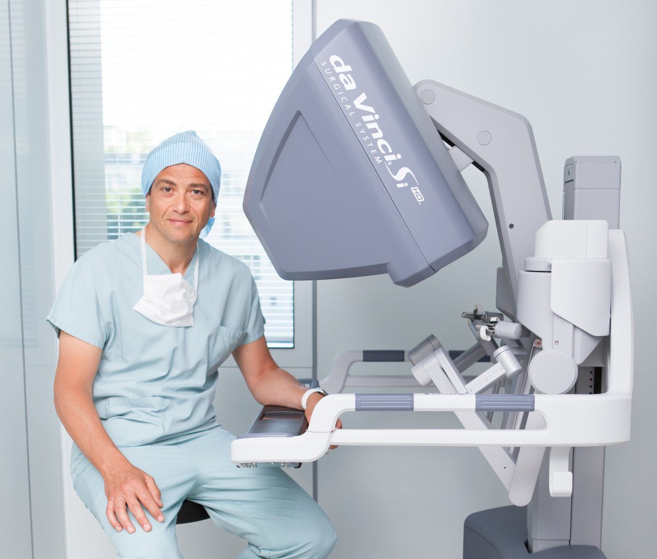 Docteur Patrick Aidan et Robot Da Vinci